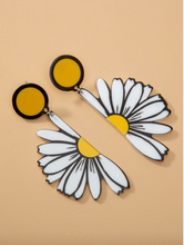 Load image into Gallery viewer, Mod Flower Earrings