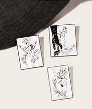 Load image into Gallery viewer, Fashion Hand &amp; Flower Brooch Set