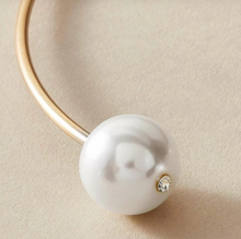 Load image into Gallery viewer, Faux Pearl Necklace